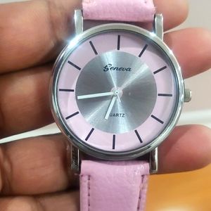 GENEVA WOMENS WRISTWATCHE